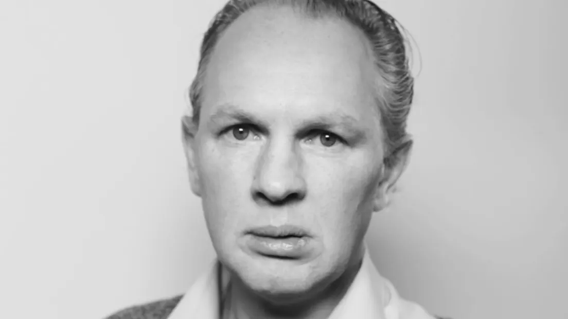 Unlined cast portrait